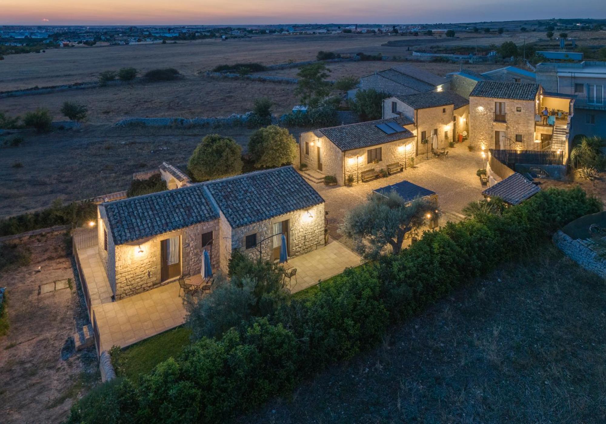 ラグーザ Borgo Monachella Bed & Breakfast エクステリア 写真